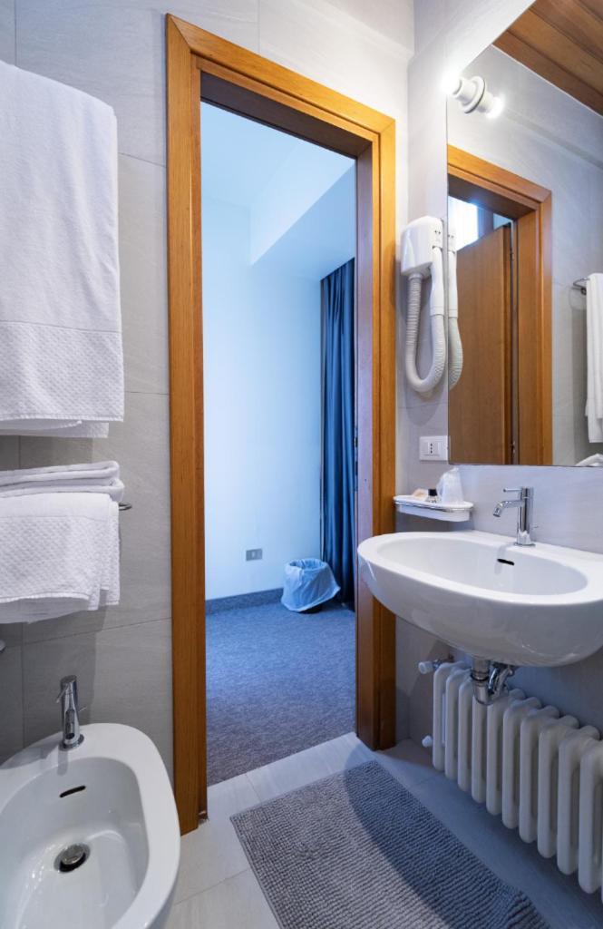 Albergo Sorriso Darfo Boario Terme Exterior foto